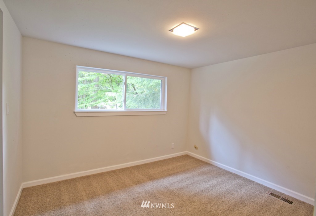 744 15th Way Southwest Edmonds, WA 98020 - Photo 8 of 15 Gallery Image 8