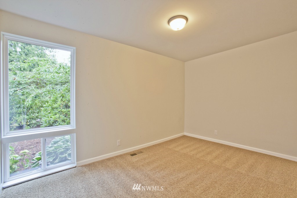 744 15th Way Southwest Edmonds, WA 98020 - Photo 9 of 15 Gallery Image 9