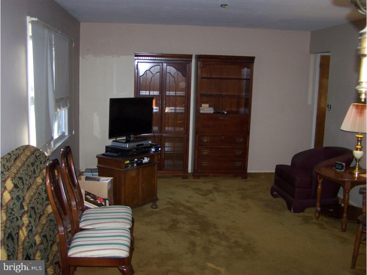 35 Weyburne Road Hamilton, NJ 08690 - Photo 2 of 19 Living Room