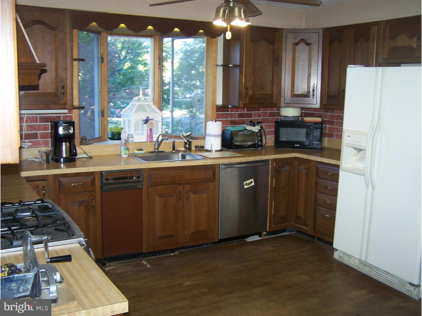 35 Weyburne Road Hamilton, NJ 08690 - Photo 4 of 19 Kitchen