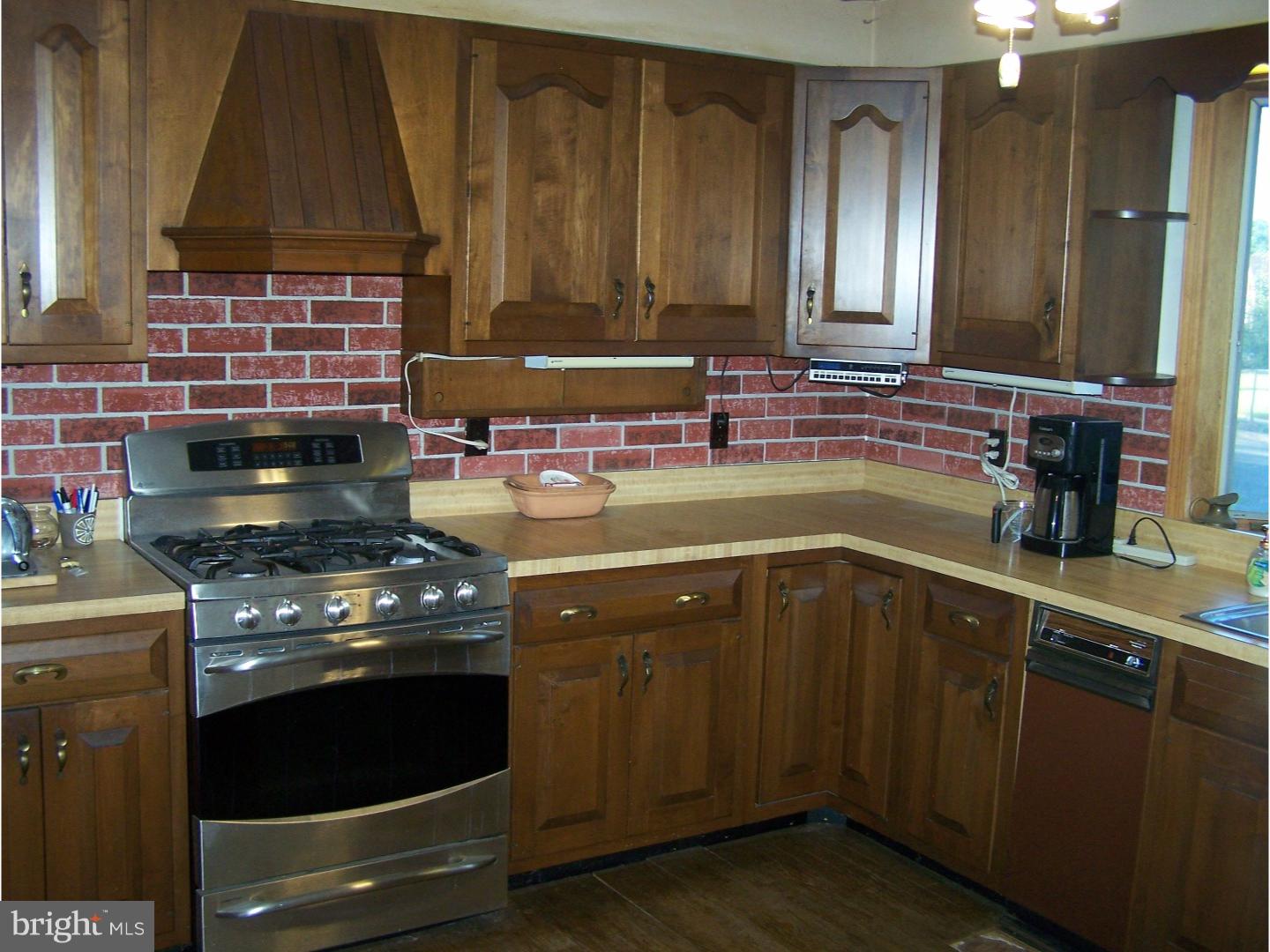 35 Weyburne Road Hamilton, NJ 08690 - Photo 5 of 19 Kitchen
