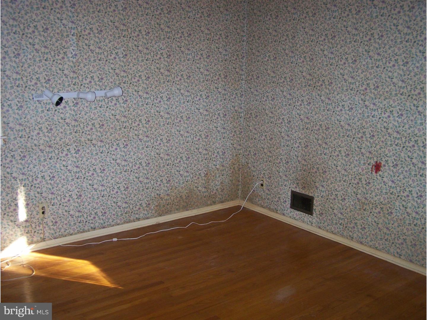 35 Weyburne Road Hamilton, NJ 08690 - Photo 6 of 19 Bedroom - Main