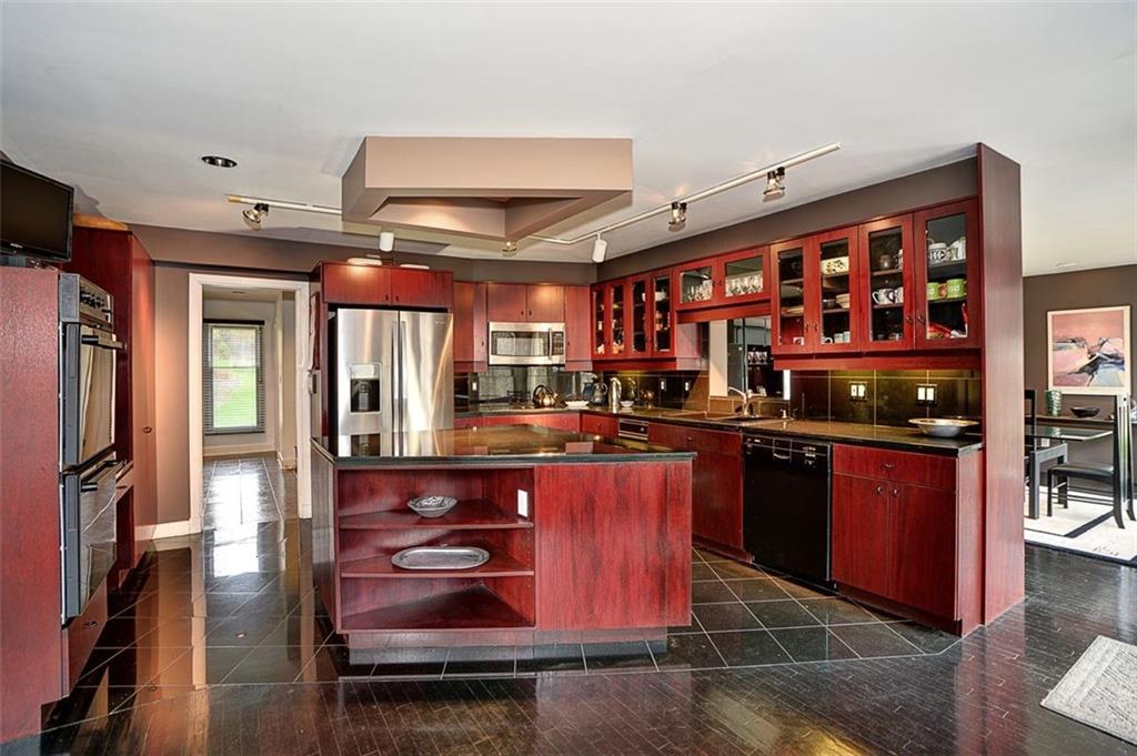 138 Oakhurst Road Pittsburgh, PA 15215 - Photo 7 of 18 Gallery Image 7