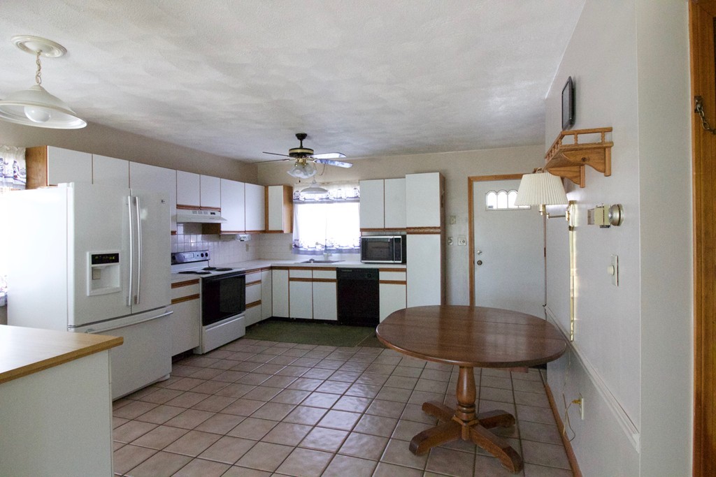 122 Ridge Road, Unit B Revere, MA 02151 - Photo 3 of 22