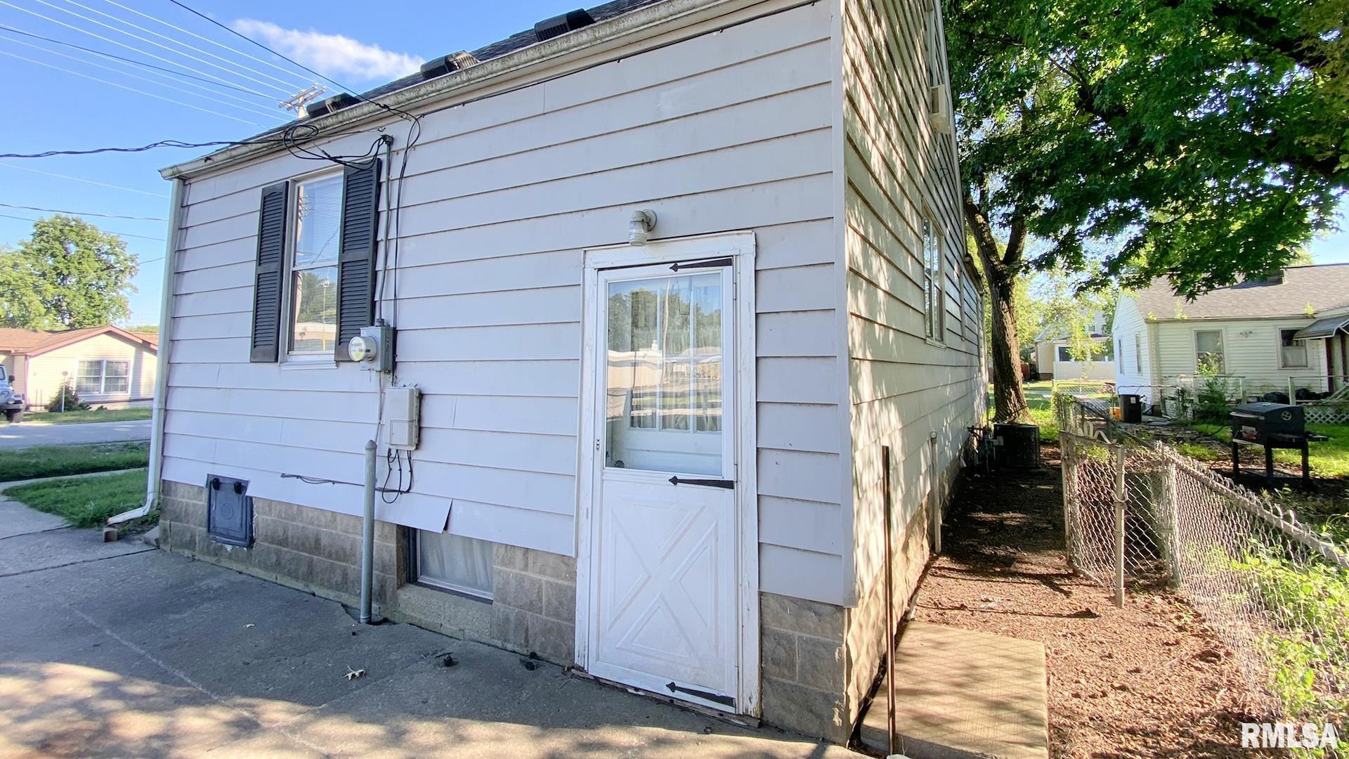 1207 Wolfe Street Springfield, IL 62702 - Photo 3 of 3
