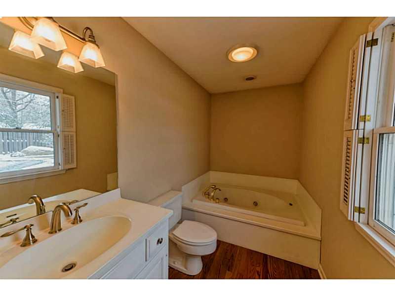 4241 North Riverside Drive Columbus, IN 47203 - Photo 9 of 24 Gallery Image 9