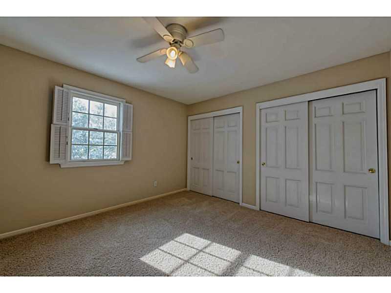 4241 North Riverside Drive Columbus, IN 47203 - Photo 10 of 24 Gallery Image 10
