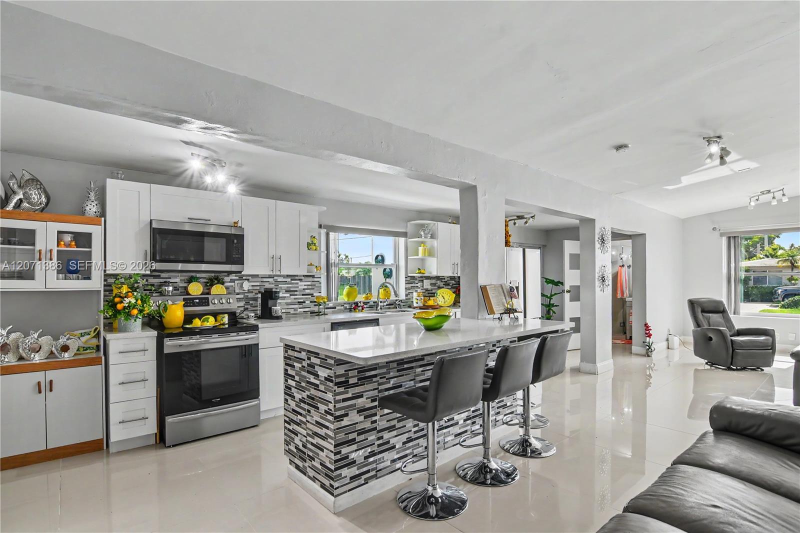 3538 Southwest 87th Court Miami, FL 33165 - Photo 21 of 85 Gallery Image 21