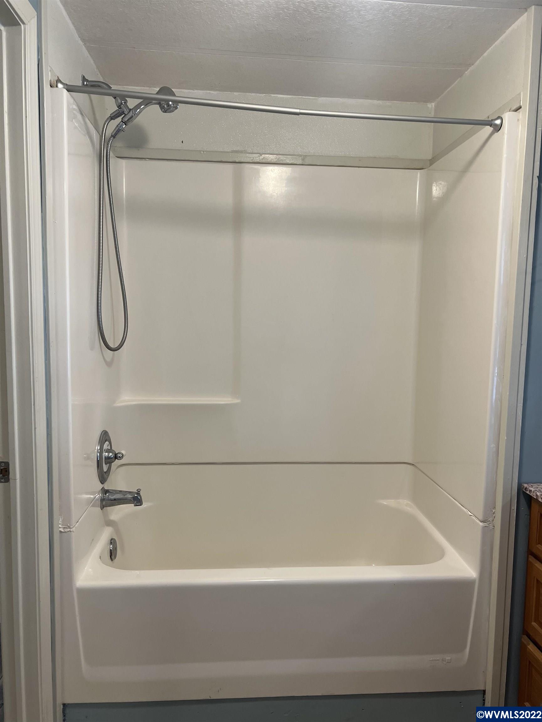 151 Edwards Road South, Unit 68 Monmouth, OR 97361 - Photo 28 of 36 a bathroom with a bath tub