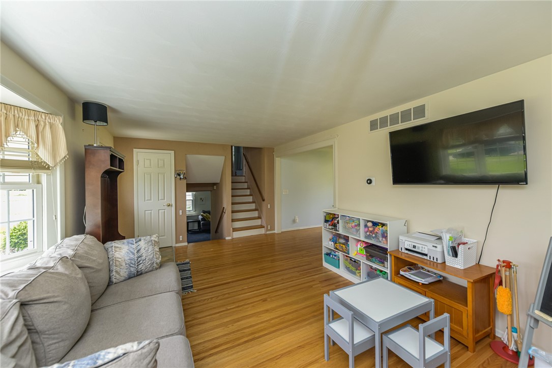 95 Ridgelea Court Greece, NY 14615 - Photo 6 of 35