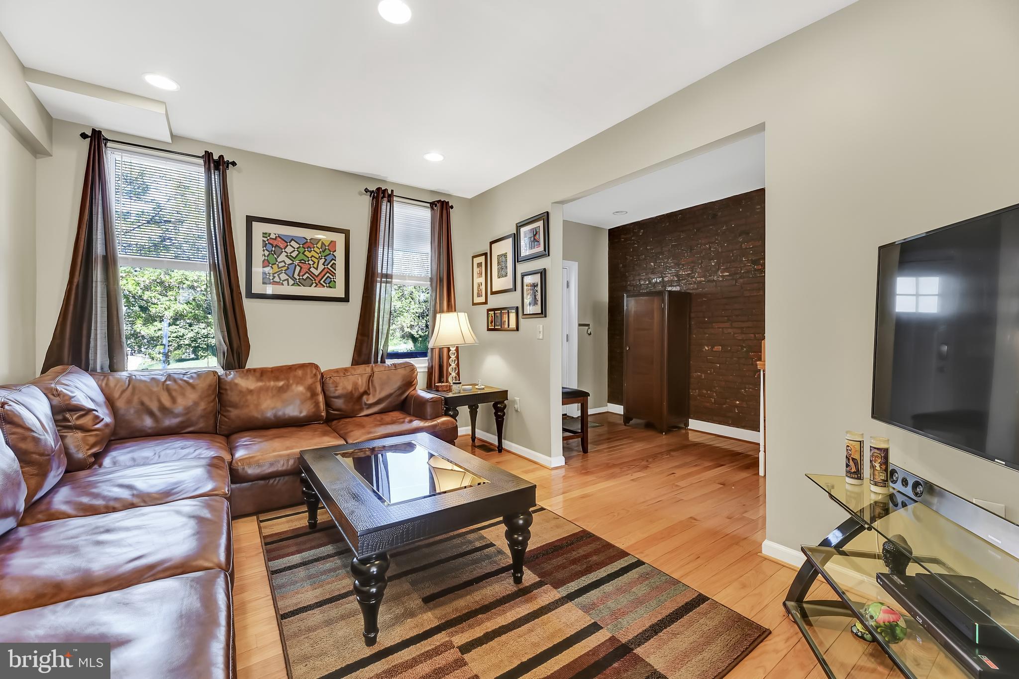 3609 Old York Road Baltimore, MD 21218 - Photo 4 of 26 spacious living room