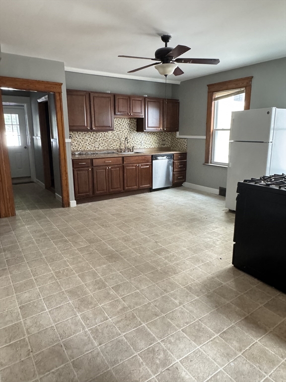 35 Standish Street Worcester, MA 01604 - Photo 5 of 11