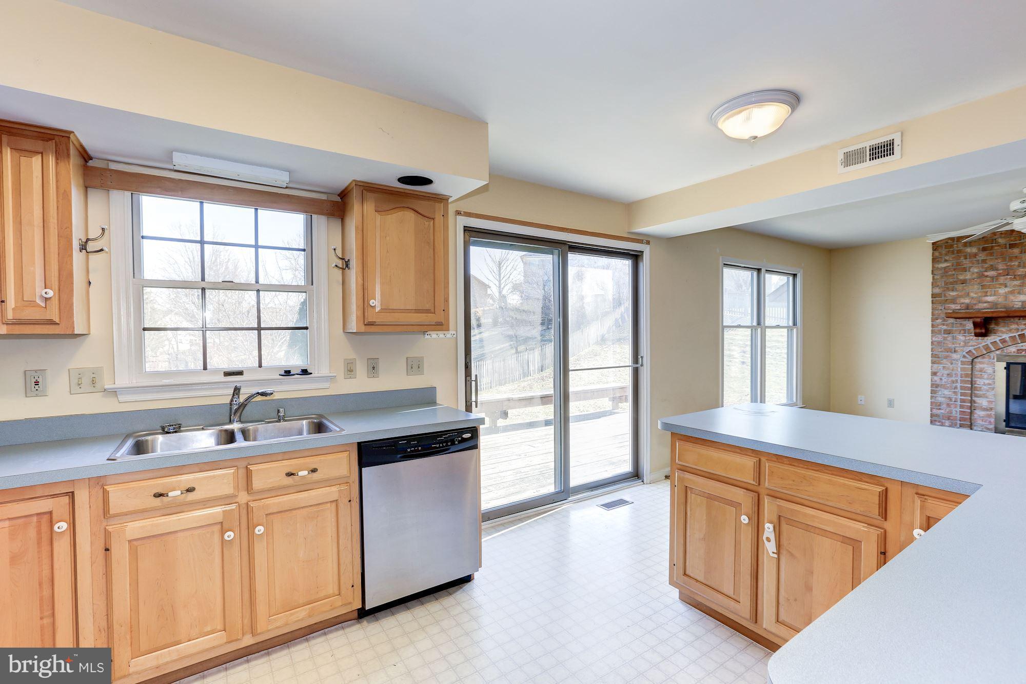 4647 Newington Road Jefferson, MD 21755 - Photo 11 of 30 Kitchen