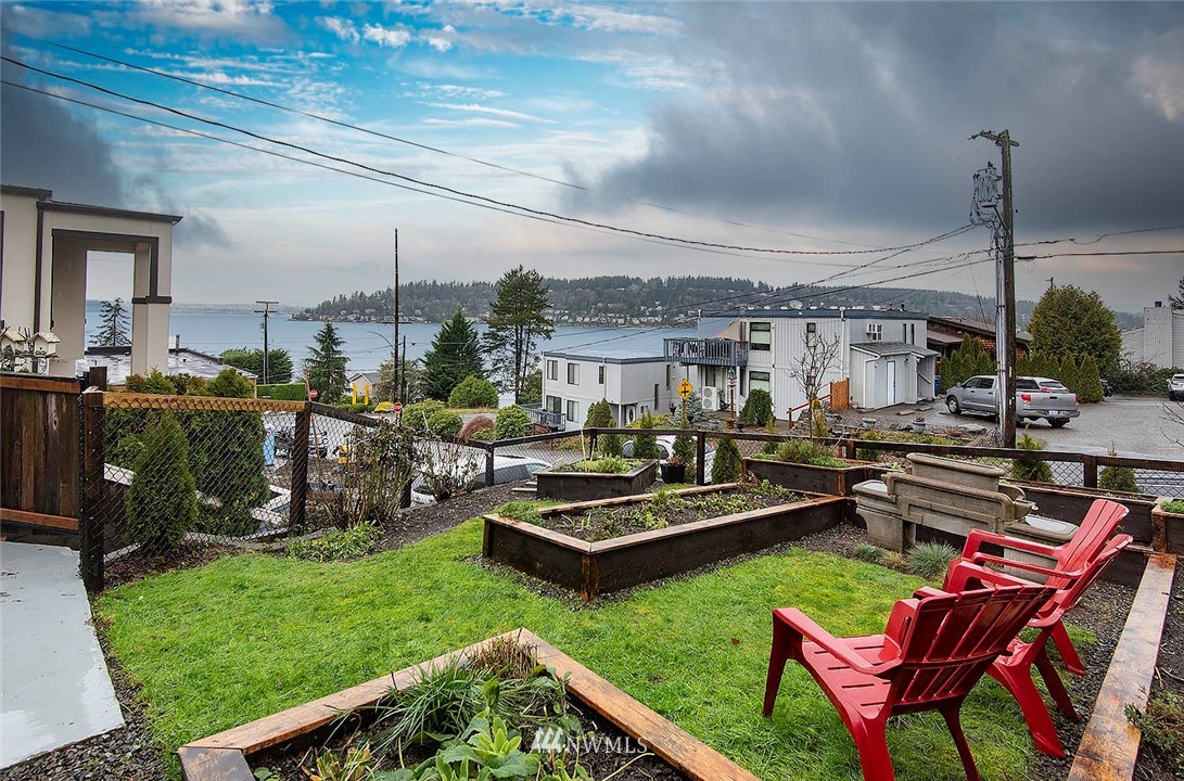 803 North 33rd Street Renton, WA 98056 - Photo 14 of 40 a view of a chairs in a patio