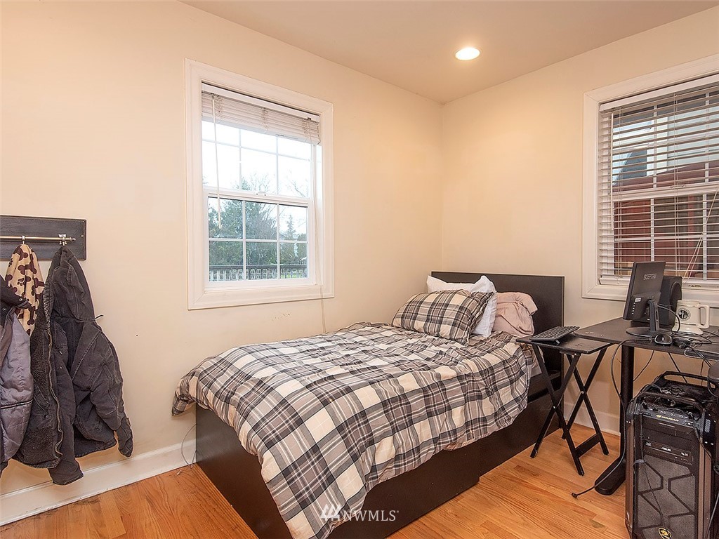 803 North 33rd Street Renton, WA 98056 - Photo 29 of 40 a bedroom with a bed and a window