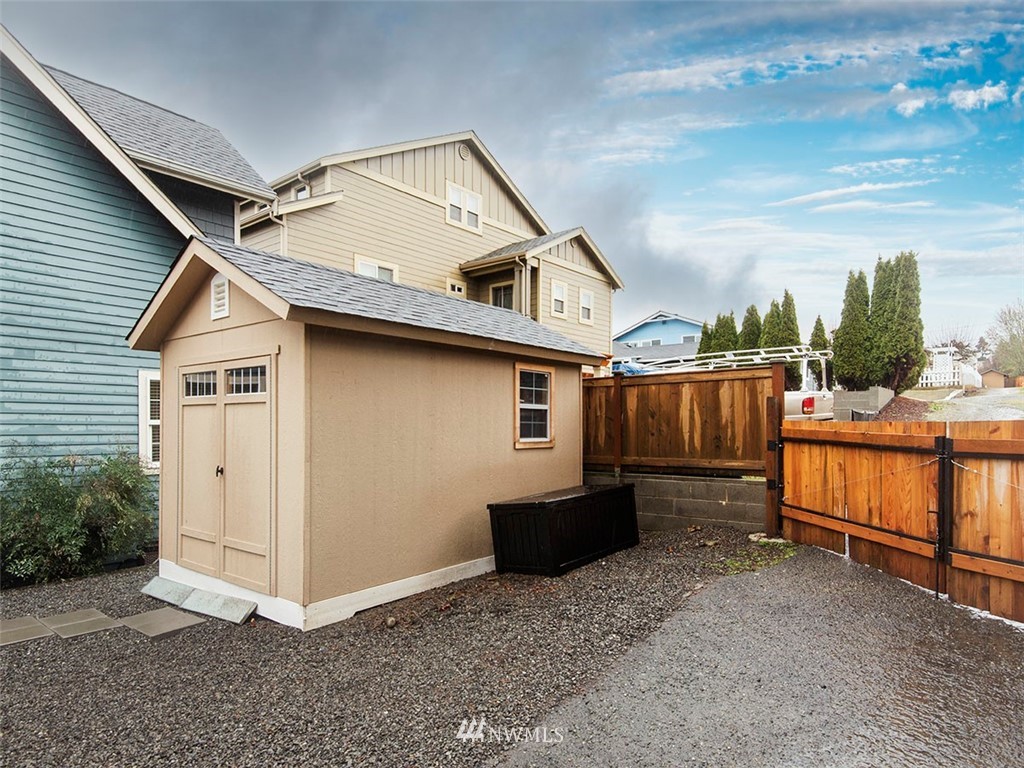 803 North 33rd Street Renton, WA 98056 - Photo 33 of 40 a front view of a house with a yard