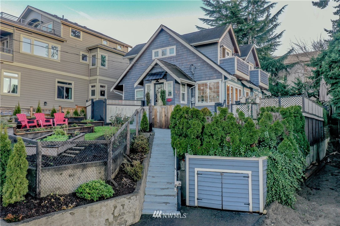 803 North 33rd Street Renton, WA 98056 - Photo 36 of 40 a front view of a house with a yard