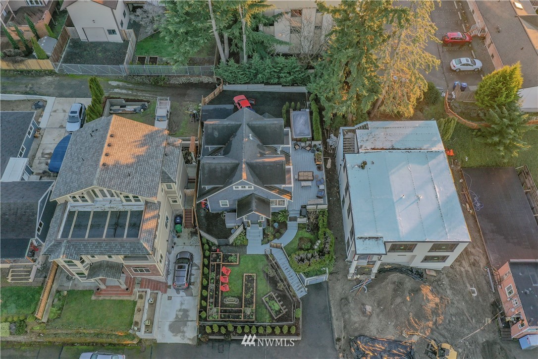 803 North 33rd Street Renton, WA 98056 - Photo 37 of 40 an aerial view of residential houses with outdoor space