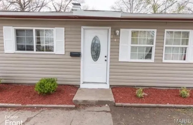 $1,300 | 148 St James Lane, East St. Louis, IL 62206