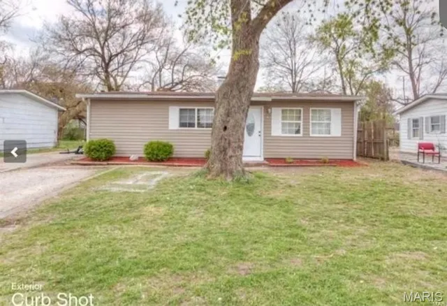 $1,300 | 148 St James Lane, East St. Louis, IL 62206