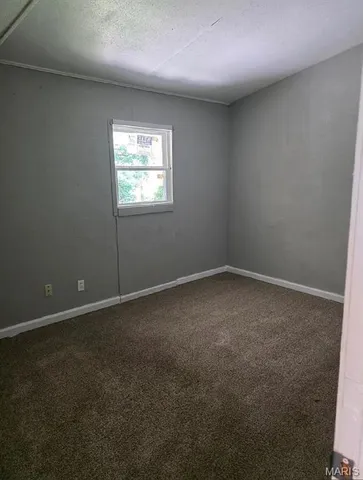 $1,300 | 148 St James Lane, East St. Louis, IL 62206