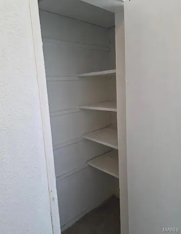 $1,300 | 148 St James Lane, East St. Louis, IL 62206