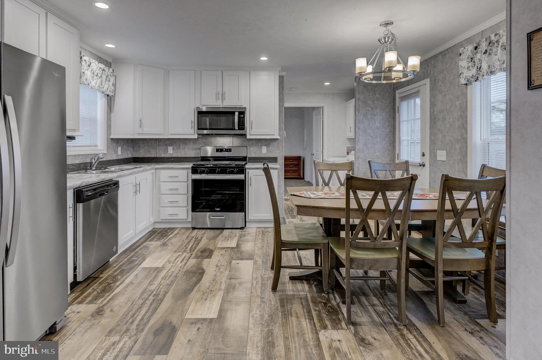 27 Bluebird Road Mantua, NJ 08051 - Photo 2 of 24 Kitchen and Dining