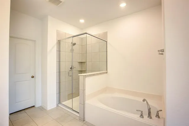 $2,395 | 144 Tierra Blanca Lane, Rhome, TX 76078