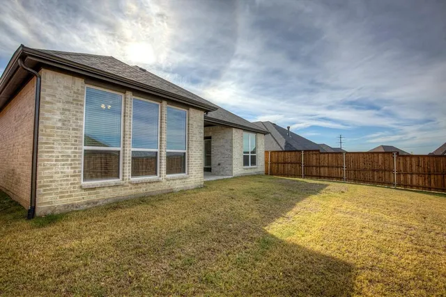 $2,395 | 144 Tierra Blanca Lane, Rhome, TX 76078