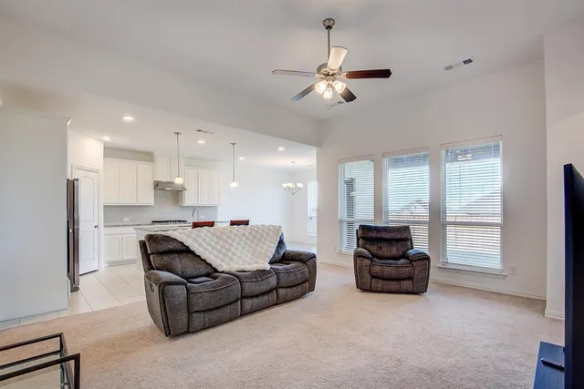 $2,395 | 144 Tierra Blanca Lane, Rhome, TX 76078