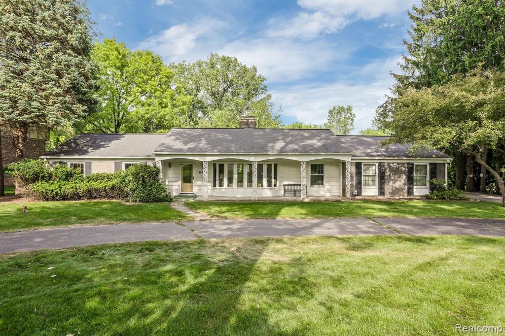 6475 Apple Orchard Lane Rochester Hills, MI 48306 - Photo 1 of 25