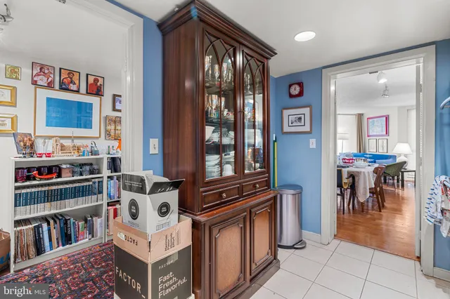 a view of an entryway with workspace