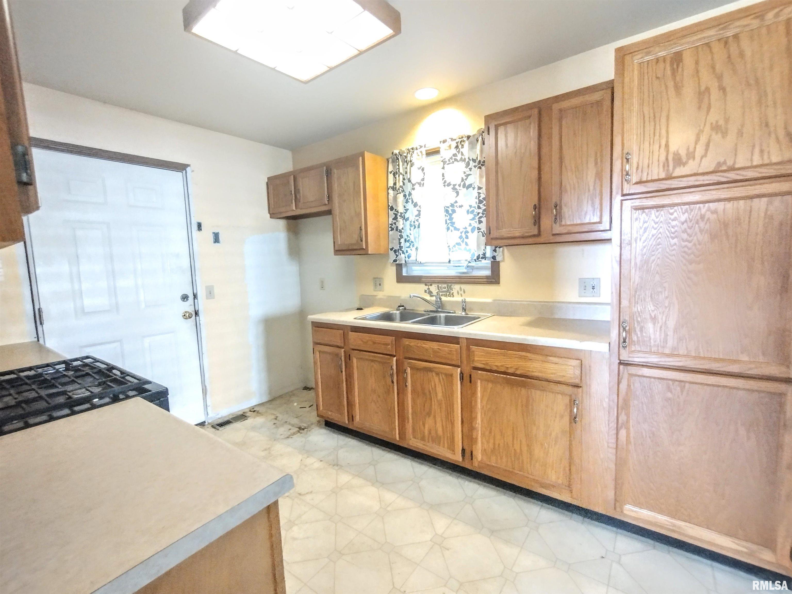 421 North 13th Street Springfield, IL 62702 - Photo 12 of 19