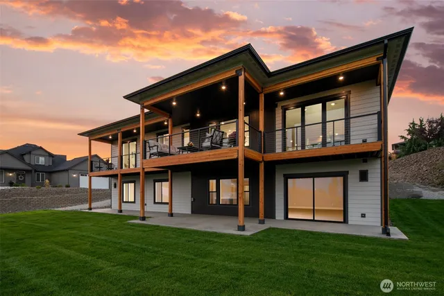 front view of house with a yard