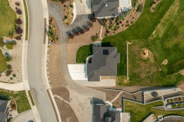 $1,290,000 | 838 Autumn Crest Drive, Wenatchee, WA 98801