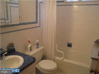 1723 West Ritner Street Philadelphia, PA 19145 - Photo 10 of 10 Bathroom