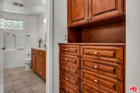 $898,000 | 10664 Wilkins Avenue, Unit 202, Los Angeles, CA 90024