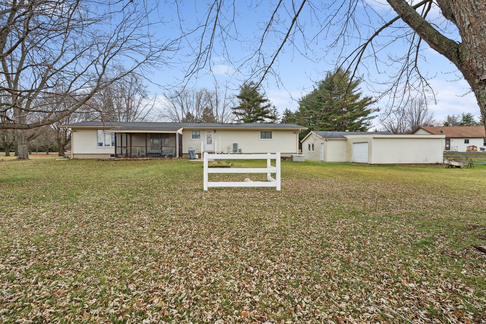 4605 South Ridgeway Road Ringwood, IL 60072 - Photo 19 of 25 front view of house with a yard