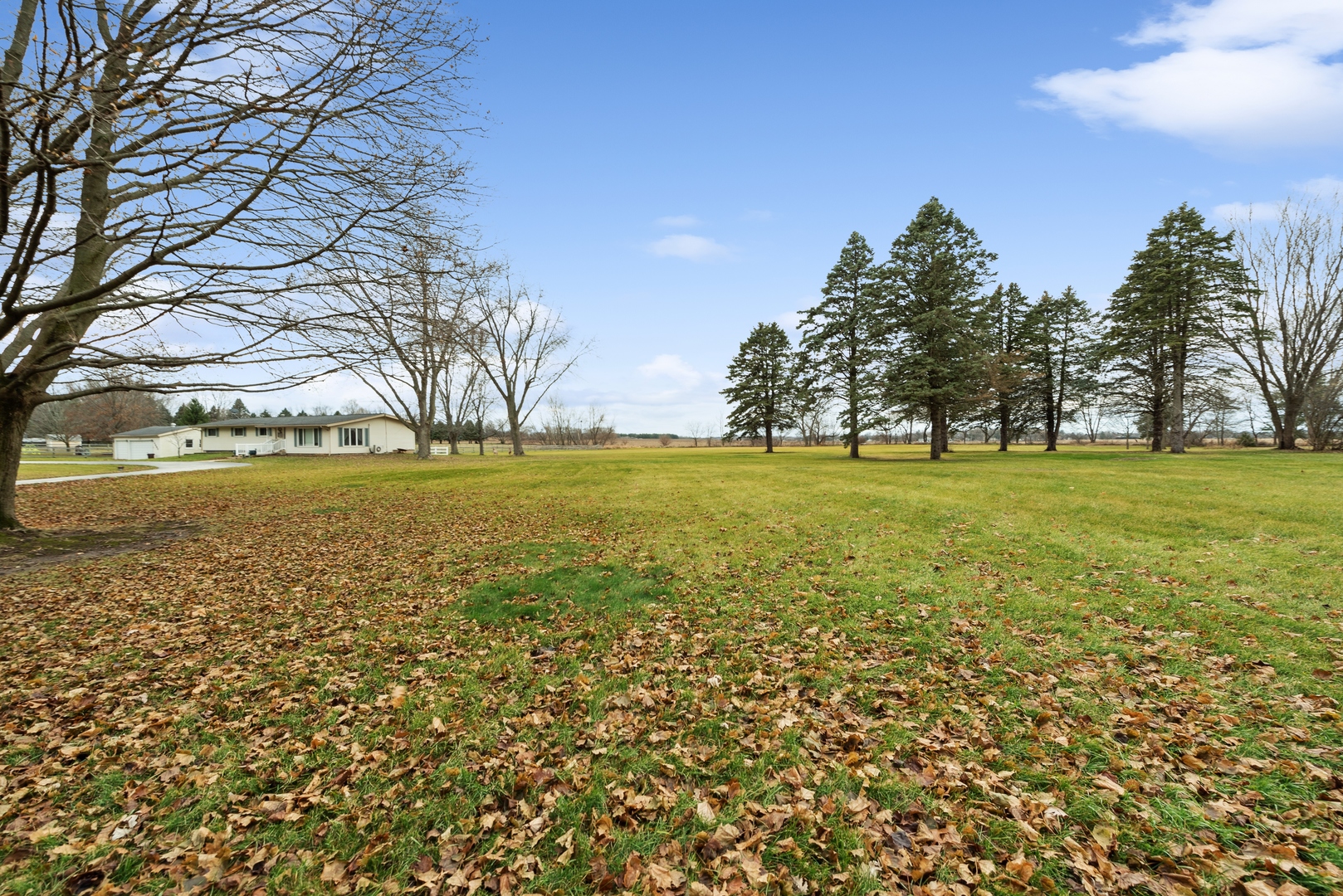 4605 South Ridgeway Road Ringwood, IL 60072 - Photo 20 of 25 a view of a ocean with a large trees