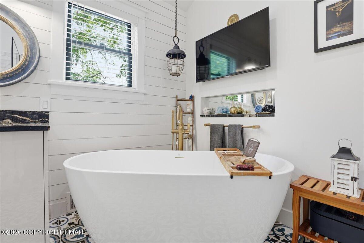 299 Brick Church Road Saylorsburg, PA 18353 - Photo 49 of 108 MASTER B/R SOAKING TUB
