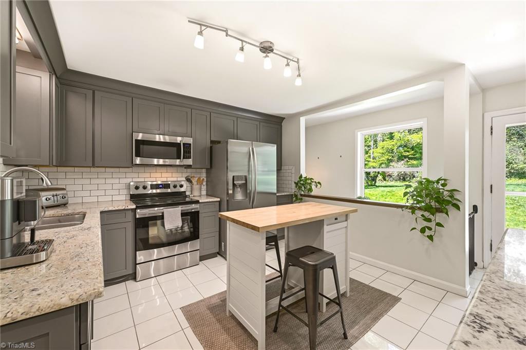 3033 Kinnamon Road Winston-Salem, NC 27104 - Photo 7 of 24