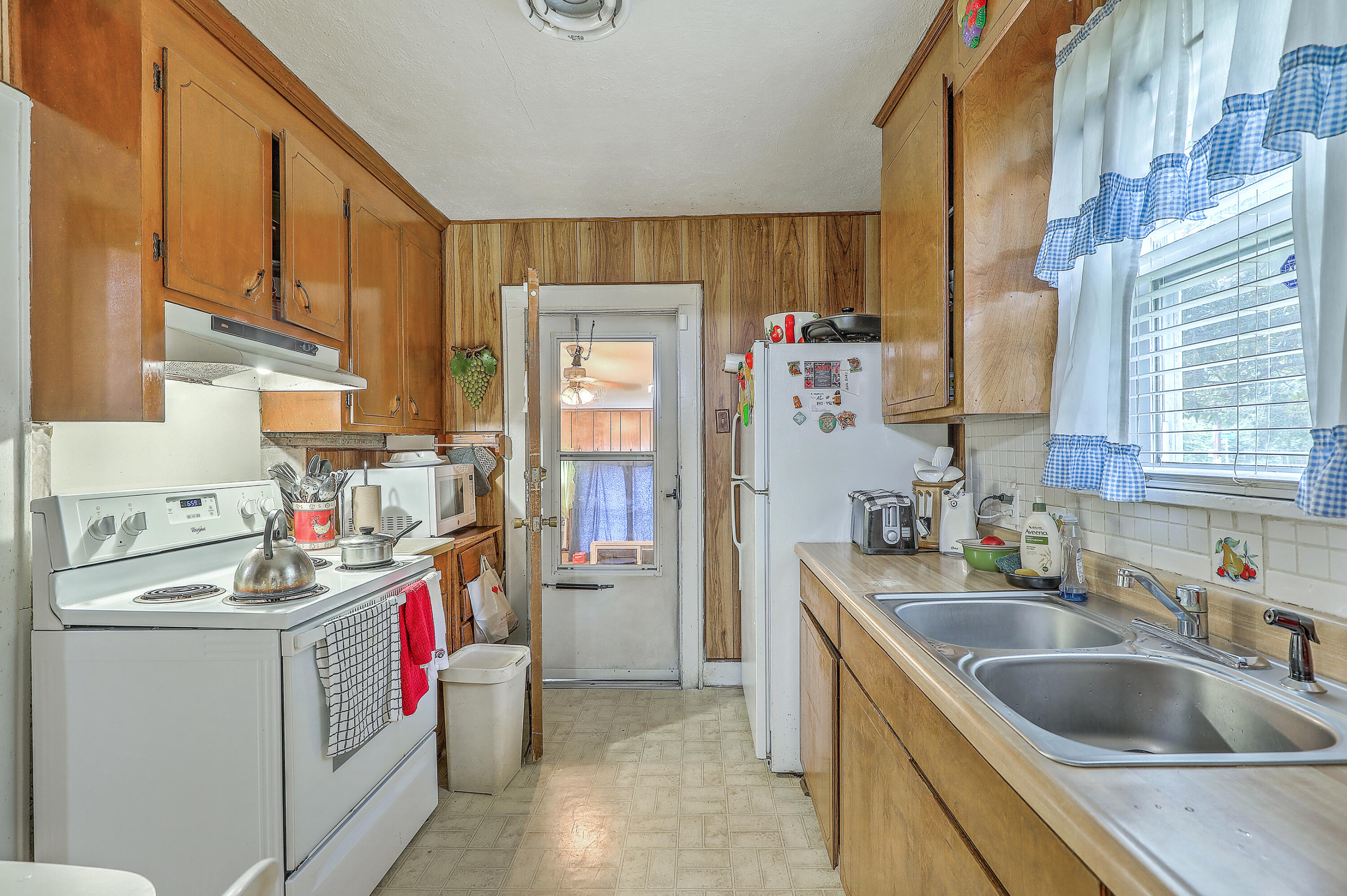 2685 Ranger Drive North Charleston, SC 29405 - Photo 11 of 26 kitchen