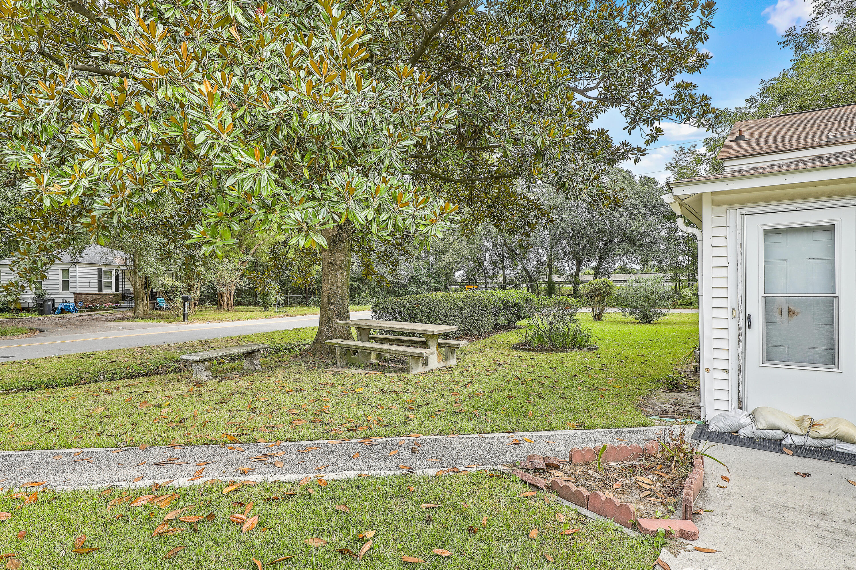 2685 Ranger Drive North Charleston, SC 29405 - Photo 24 of 26 side yard