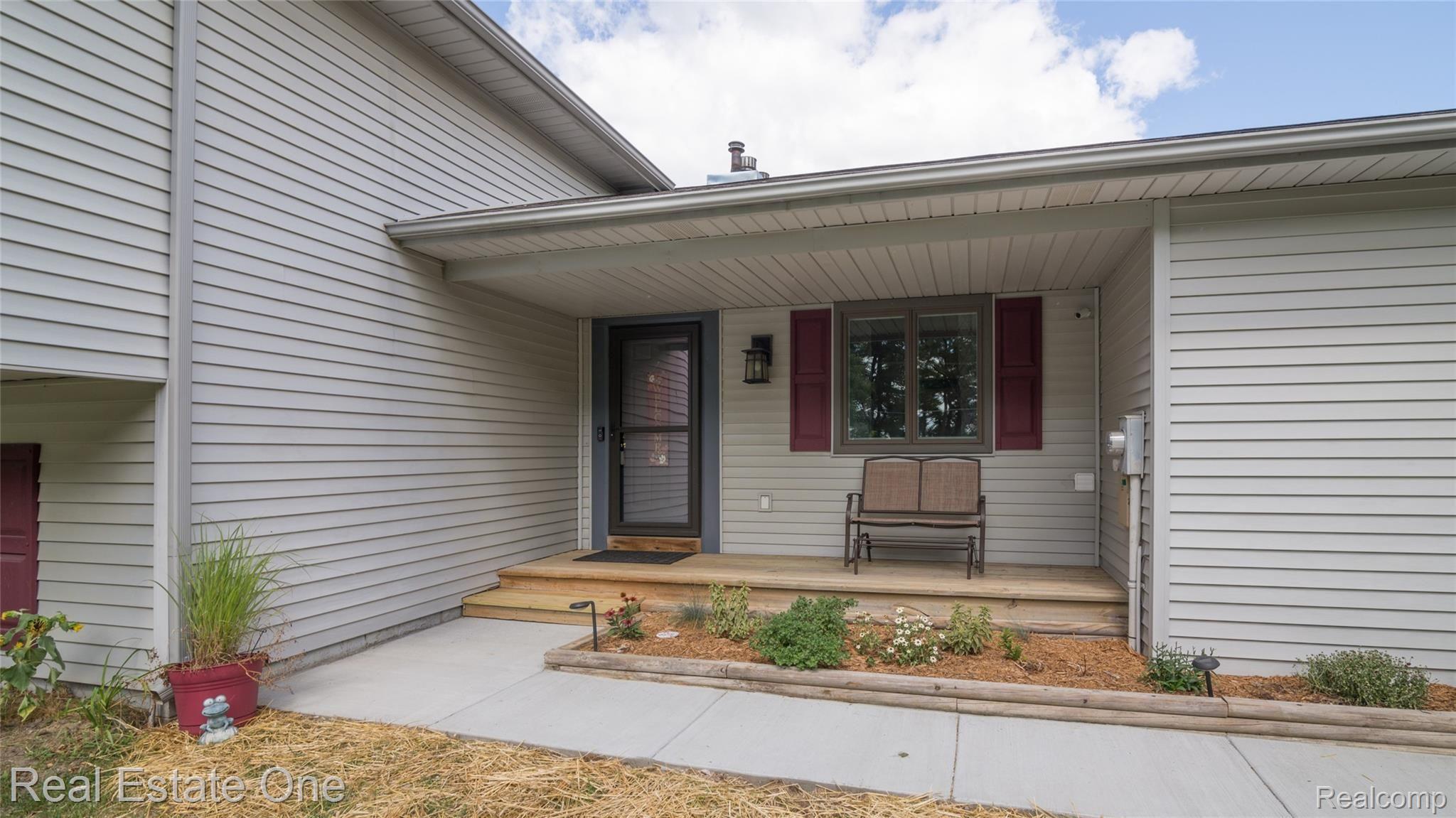 13665 Hibner Road Hartland, MI 48353 - Photo 7 of 60 002_82.jpg