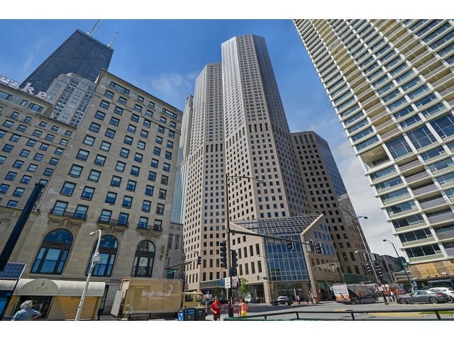 950 North Michigan Avenue, Unit 4003 Chicago, IL 60611 - Photo 1 of 28 a view of a building