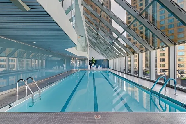 $1,095,000 | 950 North Michigan Avenue, Unit 4003, Chicago, IL 60611