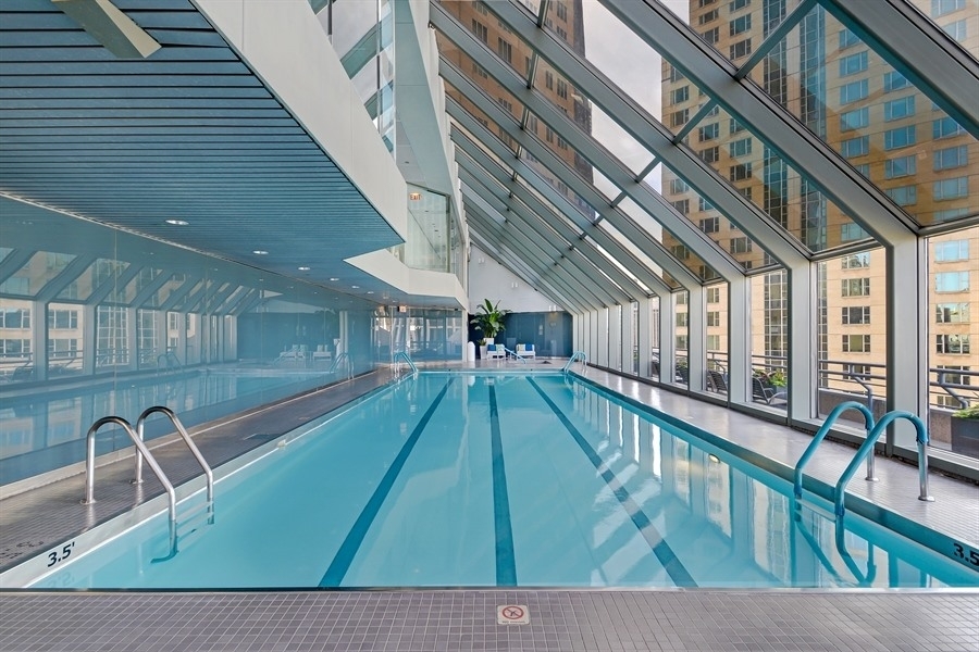 950 North Michigan Avenue, Unit 4003 Chicago, IL 60611 - Photo 26 of 28 a view of a balcony