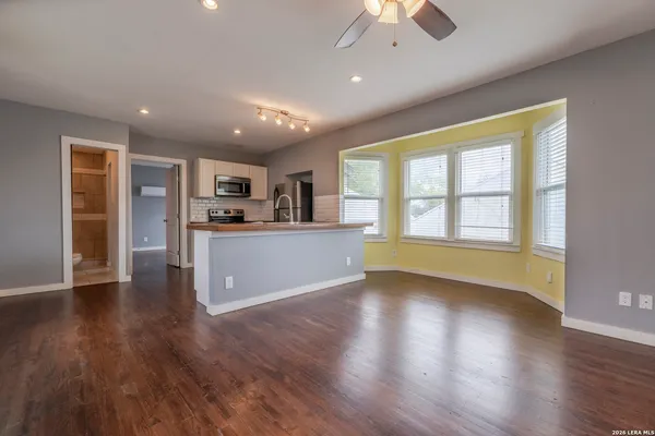 $1,050 | 1015 North Palmetto, Unit 3, San Antonio, TX 78202