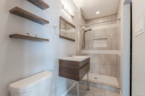 $1,050 | 1015 North Palmetto, Unit 3, San Antonio, TX 78202