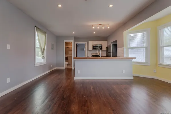 $1,050 | 1015 North Palmetto, Unit 3, San Antonio, TX 78202